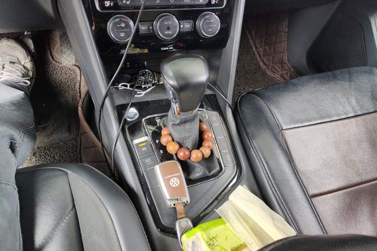 Used Volkswagen Tiguan L 2018 330TSI Automatic Two-Wheel Drive Luxury Edition Gear Lever