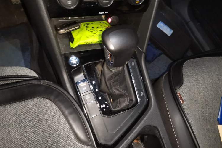 Used Volkswagen Tiguan L 2018 330TSI Automatic Two-Wheel Drive Luxury Edition Gear Lever