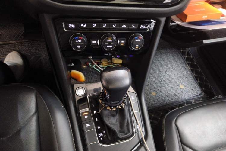 Used Volkswagen Tiguan L 2018 330TSI Automatic Two-Wheel Drive Luxury Edition Gear Lever