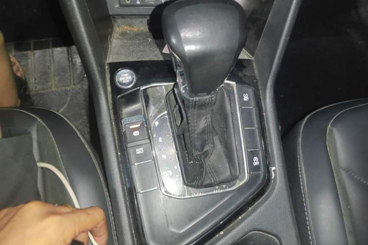 Used Volkswagen Tiguan L 2018 Revised Version 330TSI Automatic Two-Wheel Drive Comfort Edition Gear Lever