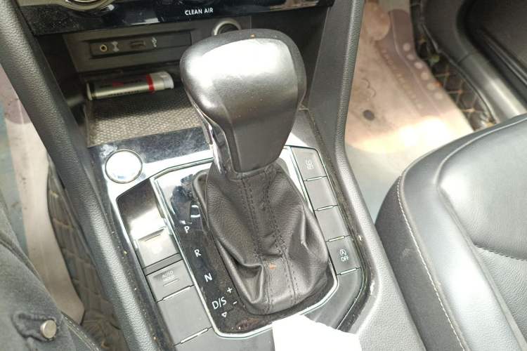 Used Volkswagen Tiguan L 2018 330TSI Automatic Two-Wheel Drive Luxury Edition Gear Lever