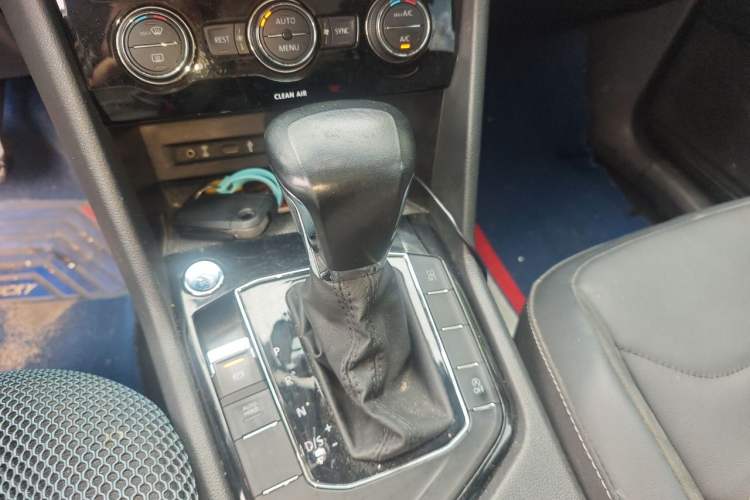 Used Volkswagen Tiguan L 2018 330TSI Automatic Two-Wheel Drive Luxury Edition Gear Lever