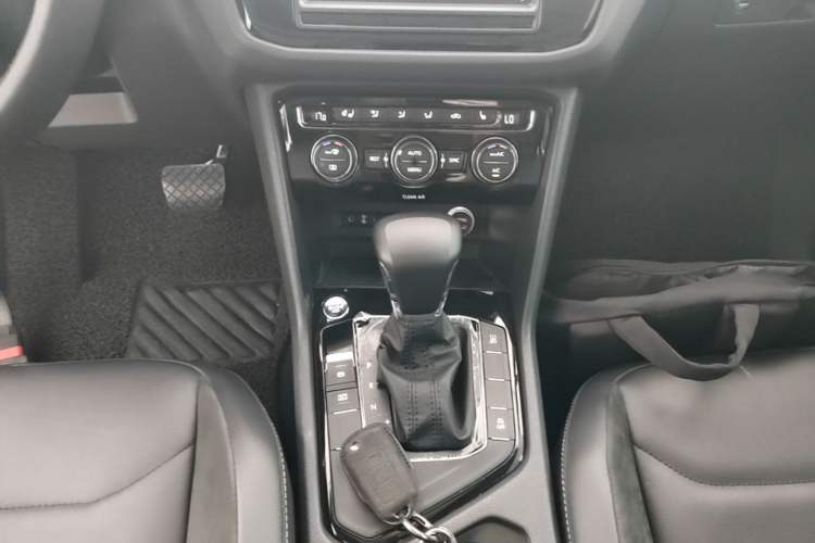 Used Volkswagen Tiguan L 2018 330TSI Automatic Two-Wheel Drive Luxury Edition Gear Lever