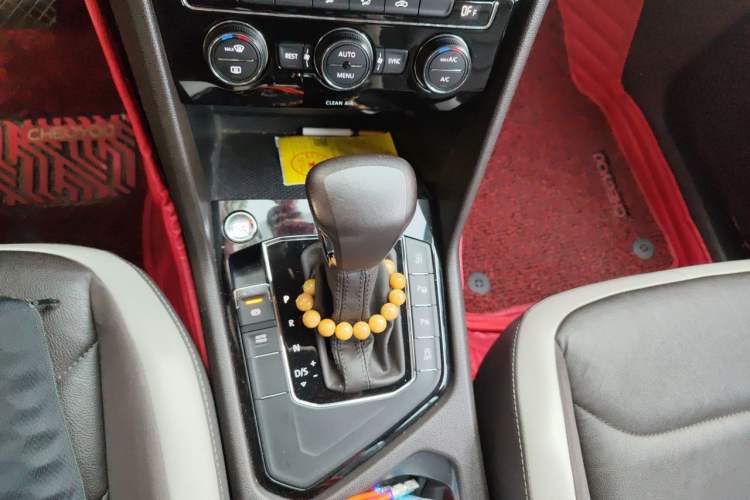 Used Volkswagen Tiguan L 2018 Revised Version 330TSI Automatic Two-Wheel Drive Comfort Edition Gear Lever