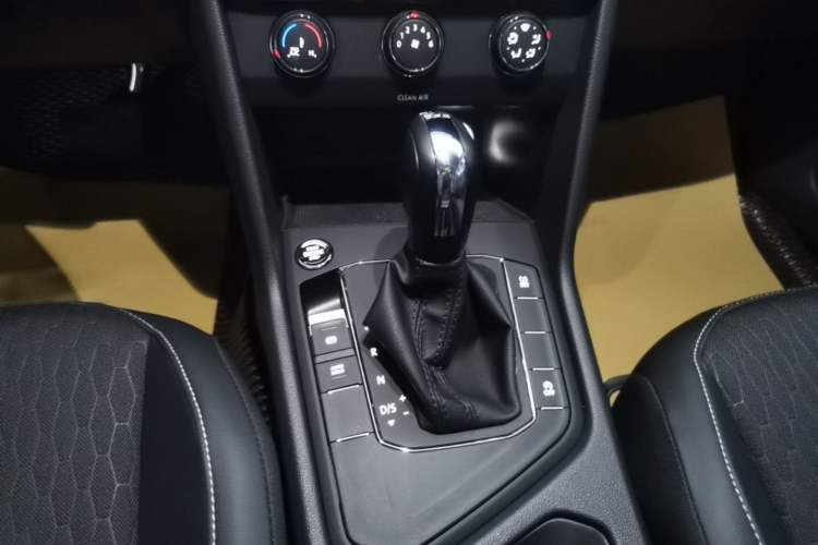 Used Volkswagen Tiguan L 2018 330TSI Automatic Two-Wheel Drive Luxury Edition Gear Lever