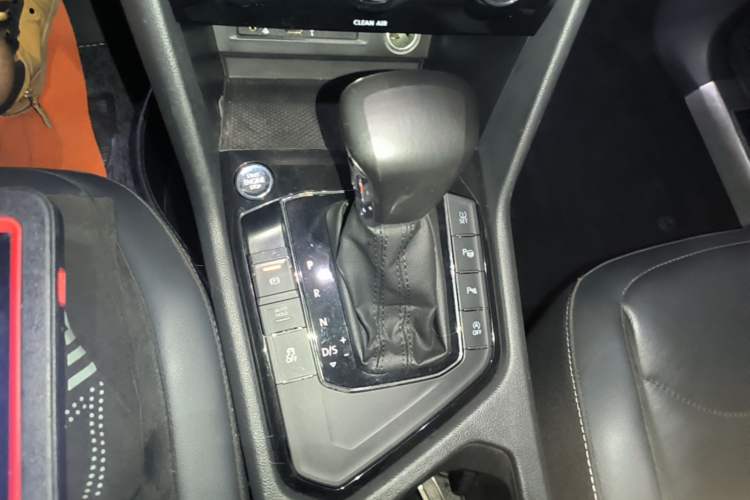 Used Volkswagen Tiguan L 2018 380TSI Automatic All-Wheel Drive Luxury Edition Gear Lever