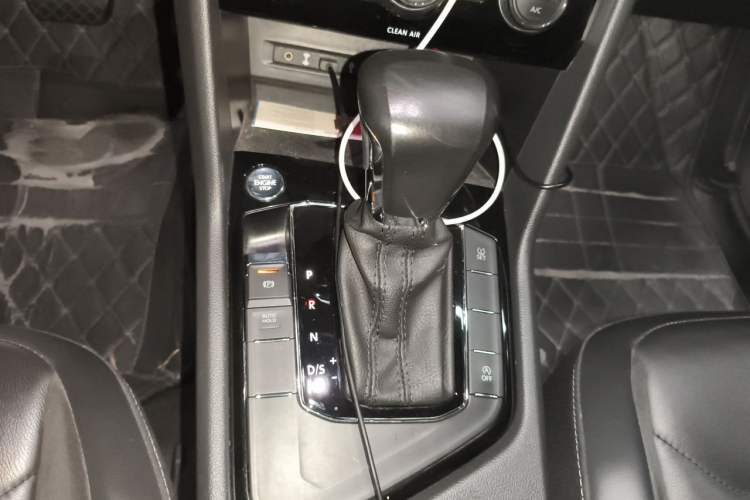 Used Volkswagen Tiguan L 2018 330TSI Automatic Two-Wheel Drive Luxury Edition Gear Lever