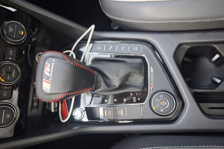Used Volkswagen Tiguan L 2018 Revised Version 380TSI Automatic All-Wheel Drive Flagship Edition Gear Lever