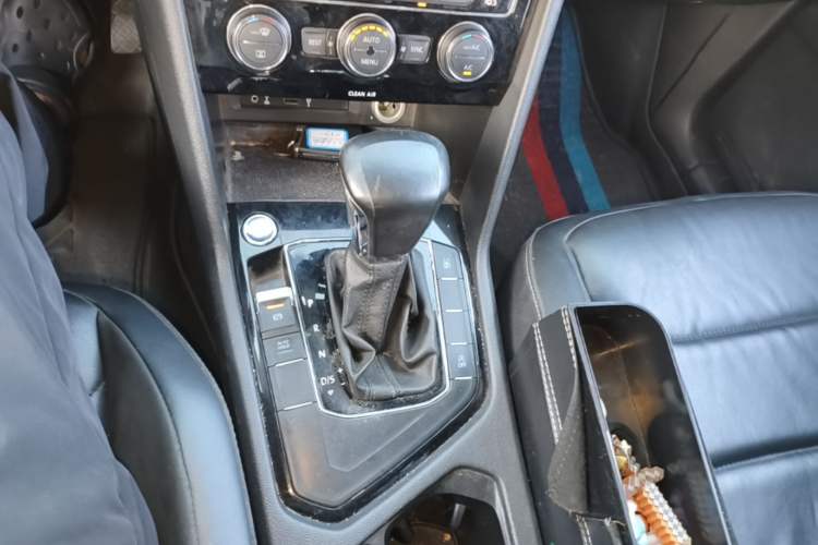Used Volkswagen Tiguan L 2018 330TSI Automatic Two-Wheel Drive Luxury Edition Gear Lever