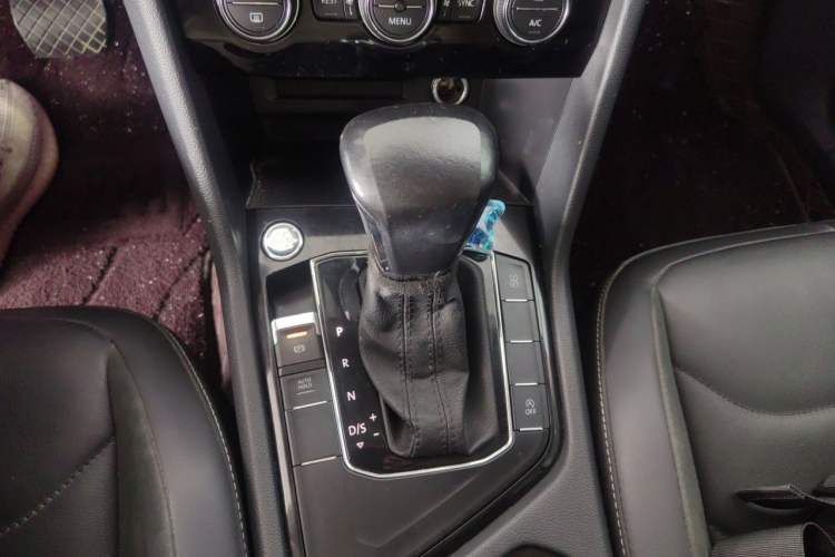 Used Volkswagen Tiguan L 2018 280TSI Automatic Two-Wheel Drive Comfort Edition Gear Lever