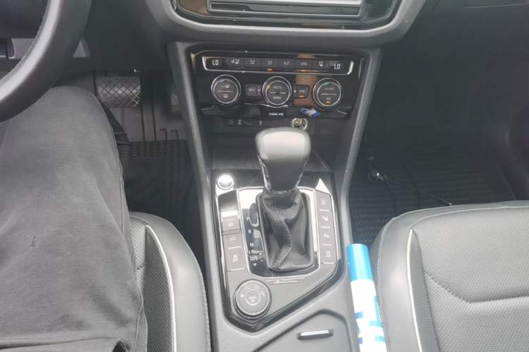 Used Volkswagen Tiguan L 2018 380TSI Automatic All-Wheel Drive Flagship Edition Gear Lever