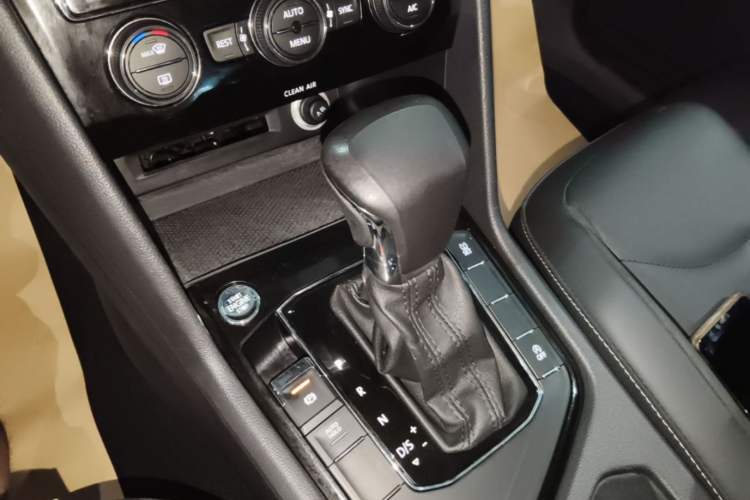 Used Volkswagen Tiguan L 2018 330TSI Automatic Two-Wheel Drive Luxury Edition Gear Lever