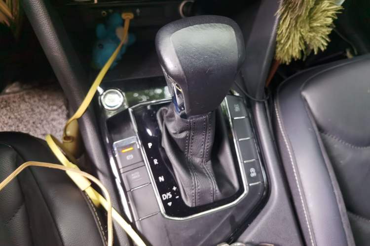 Used Volkswagen Tiguan L 2018 Facelift 330TSI Automatic Two-Wheel Drive Luxury Edition Gear Lever