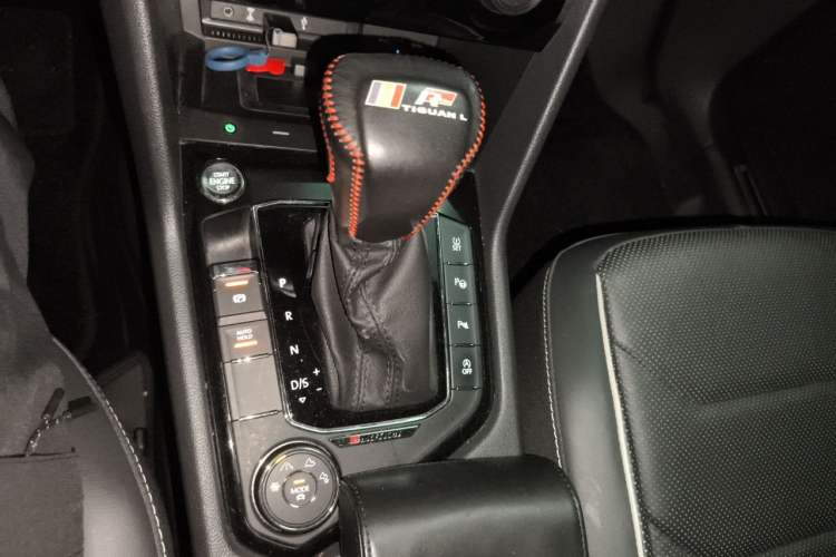 Used Volkswagen Tiguan L 2018 Revised Version 380TSI Automatic All-Wheel Drive Flagship Edition Gear Lever