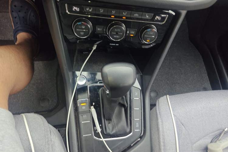 Used Volkswagen Tiguan L 2018 330TSI Automatic Two-Wheel Drive Luxury Edition Gear Lever