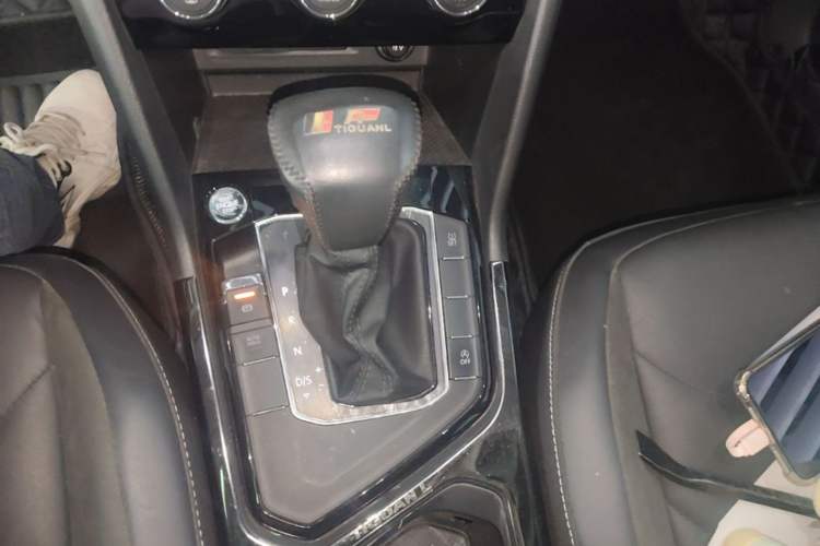 Used Volkswagen Tiguan L 2018 Facelift 330TSI Automatic Two-Wheel Drive Luxury Edition Gear Lever