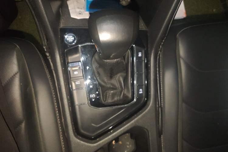 Used Volkswagen Tiguan L 2018 Facelift 330TSI Automatic Two-Wheel Drive Luxury Edition Gear Lever