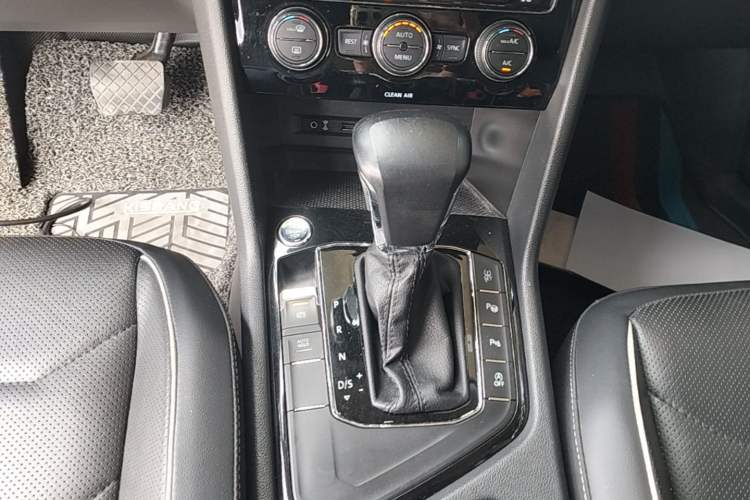 Used Volkswagen Tiguan L 2018 330TSI Automatic Two-Wheel Drive Flagship Edition Gear Lever