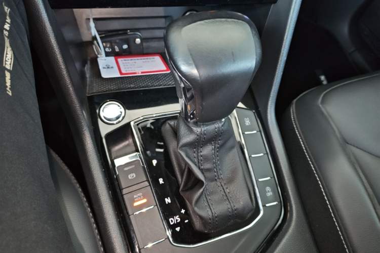 Used Volkswagen Tiguan L 2018 Revised Version 330TSI Automatic Two-Wheel Drive Comfort Edition Gear Lever