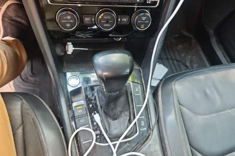 Used Volkswagen Tiguan L 2018 Facelift 330TSI Automatic Two-Wheel Drive Luxury Edition Gear Lever