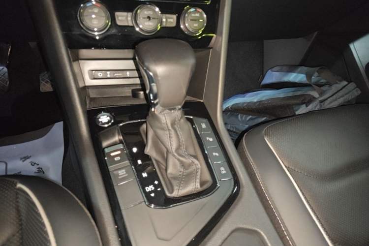 Used Volkswagen Tiguan L 2018 330TSI Automatic Two-Wheel Drive Flagship Edition Gear Lever