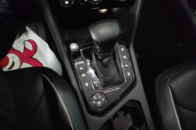 Used Volkswagen Tiguan L 2018 380TSI Automatic All-Wheel Drive Flagship Edition Gear Lever