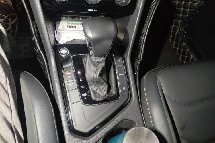Used Volkswagen Tiguan L 2018 330TSI Automatic Two-Wheel Drive Luxury Edition Gear Lever