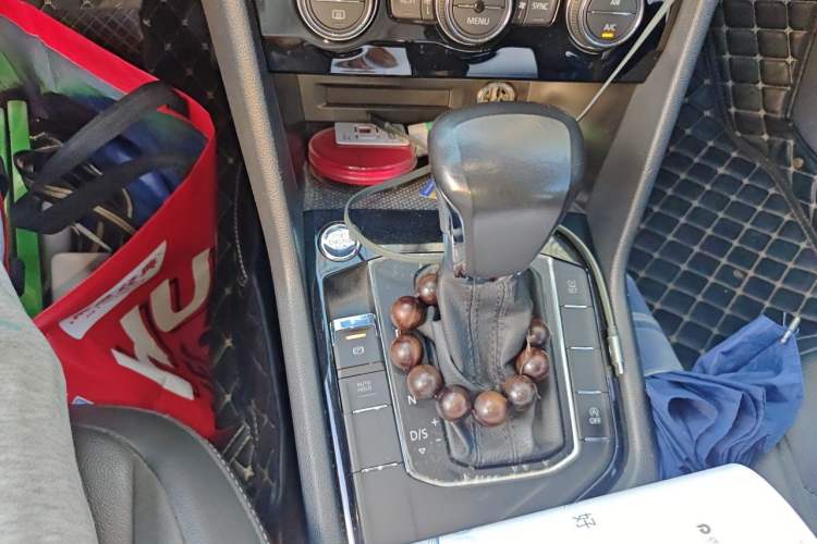 Used Volkswagen Tiguan L 2018 330TSI Automatic Two-Wheel Drive Comfort Edition Gear Lever