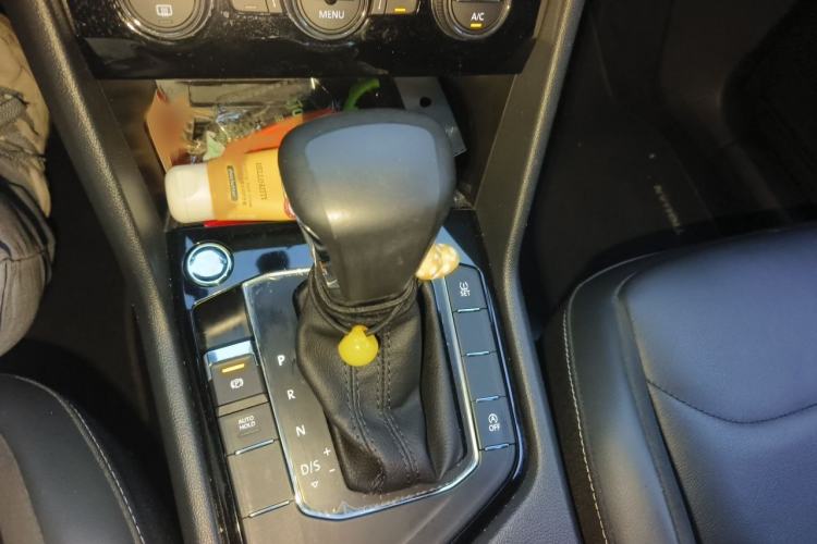 Used Volkswagen Tiguan L 2018 Facelift 330TSI Automatic Two-Wheel Drive Luxury Edition Gear Lever