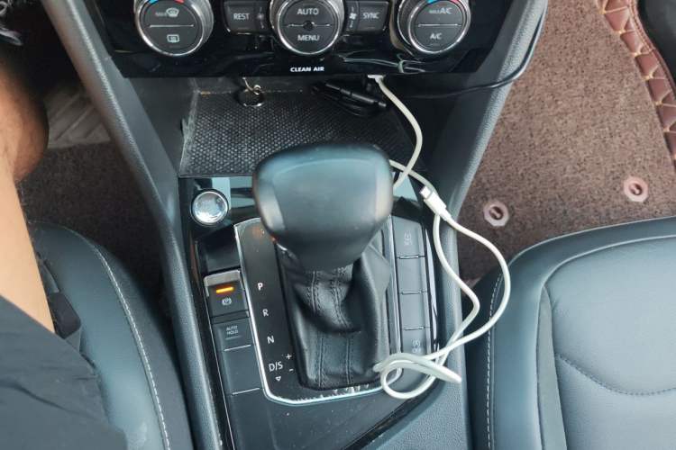 Used Volkswagen Tiguan L 2018 330TSI Automatic Two-Wheel Drive Comfort Edition Gear Lever