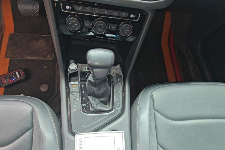 Used Volkswagen Tiguan L 2018 380TSI Automatic All-Wheel Drive Luxury Edition Gear Lever