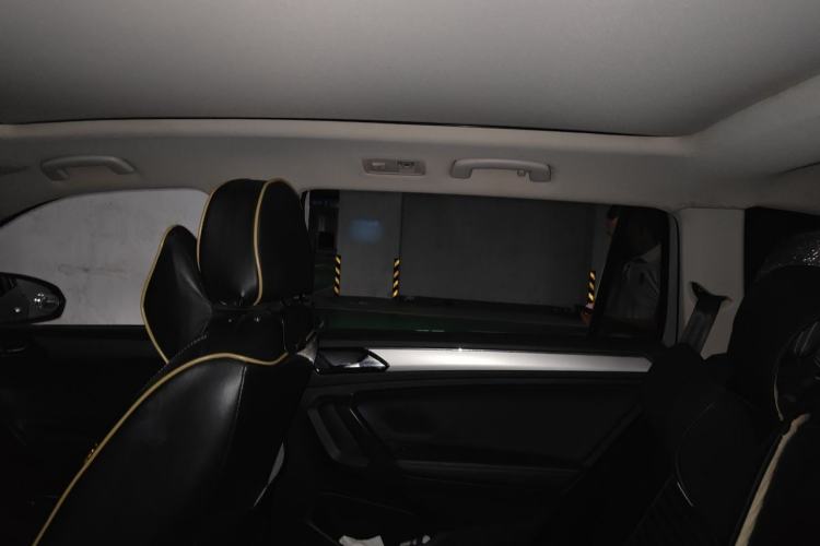 Used Volkswagen Tiguan L 2018 330TSI Automatic Two-Wheel Drive Luxury Edition Headliner