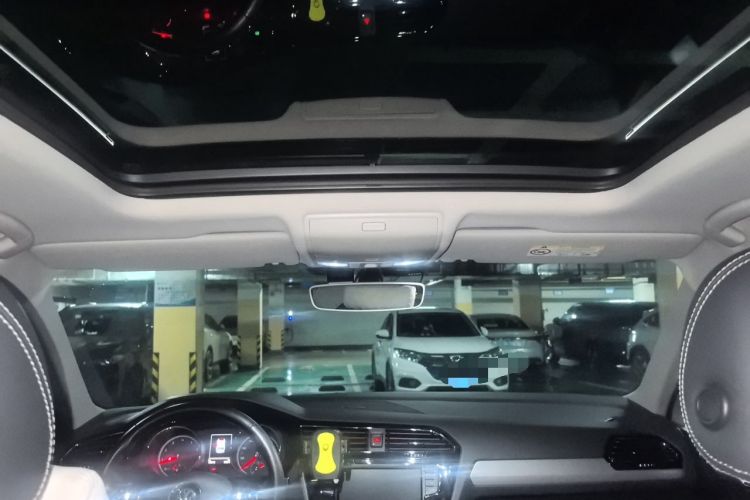 Used Volkswagen Tiguan L 2018 330TSI Automatic Two-Wheel Drive Luxury Edition Headliner