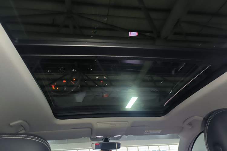 Used Volkswagen Tiguan L 2018 380TSI Automatic All-Wheel Drive Luxury Edition Headliner