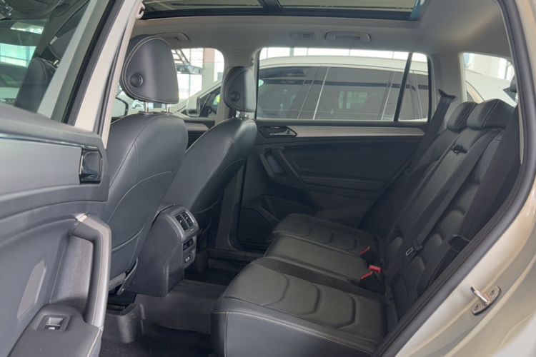 Used Volkswagen Tiguan L 2018 330TSI Automatic Two-Wheel Drive Luxury Edition Interior 1