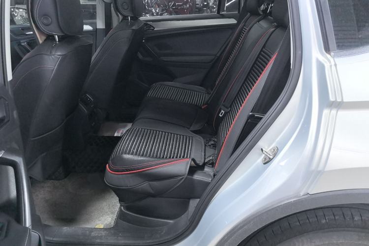 Used Volkswagen Tiguan L 2018 330TSI Automatic Two-Wheel Drive Luxury Edition Interior 2