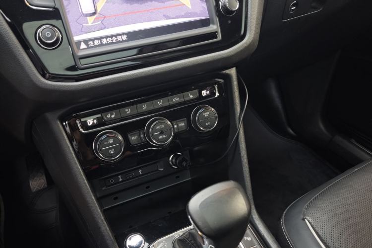Used Volkswagen Tiguan L 2018 330TSI Automatic Two-Wheel Drive Flagship Edition Interior 2