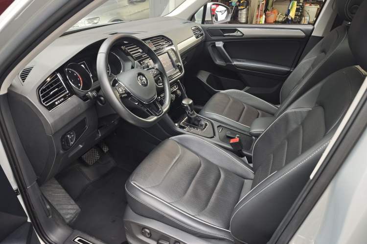 Used Volkswagen Tiguan L 2018 330TSI Automatic Two-Wheel Drive Flagship Edition Interior 3