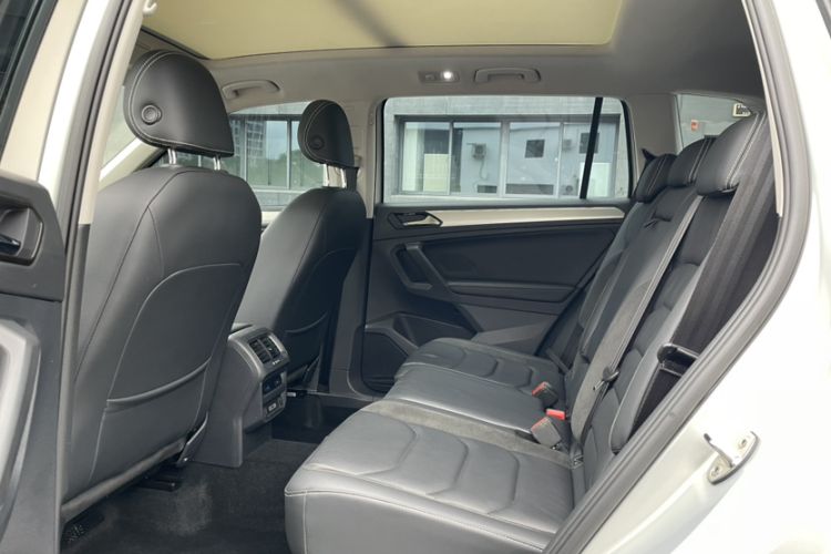 Used Volkswagen Tiguan L 2018 330TSI Automatic Two-Wheel Drive Luxury Edition Interior 4