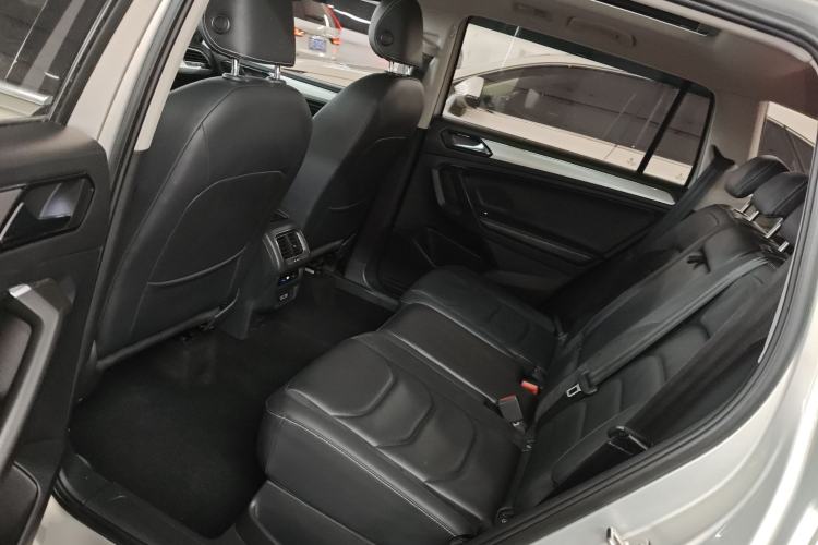 Used Volkswagen Tiguan L 2018 330TSI Automatic Two-Wheel Drive Luxury Edition Interior 4