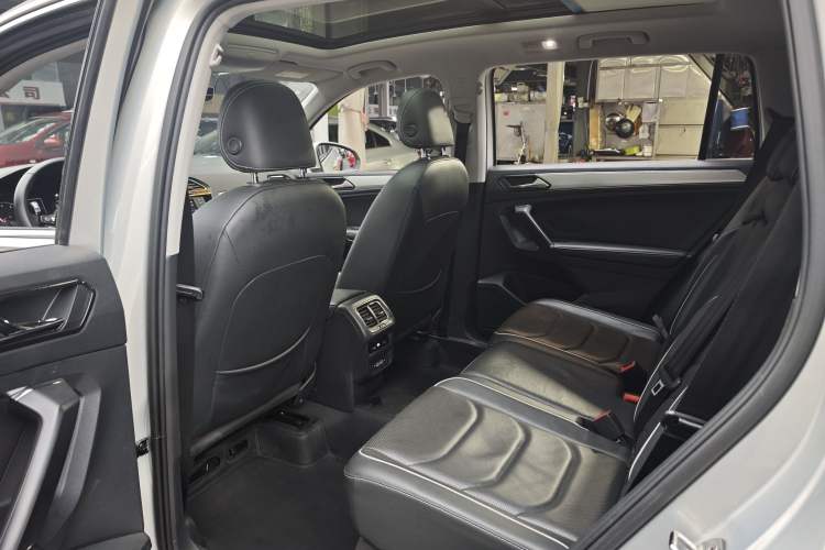 Used Volkswagen Tiguan L 2018 330TSI Automatic Two-Wheel Drive Flagship Edition Interior 4