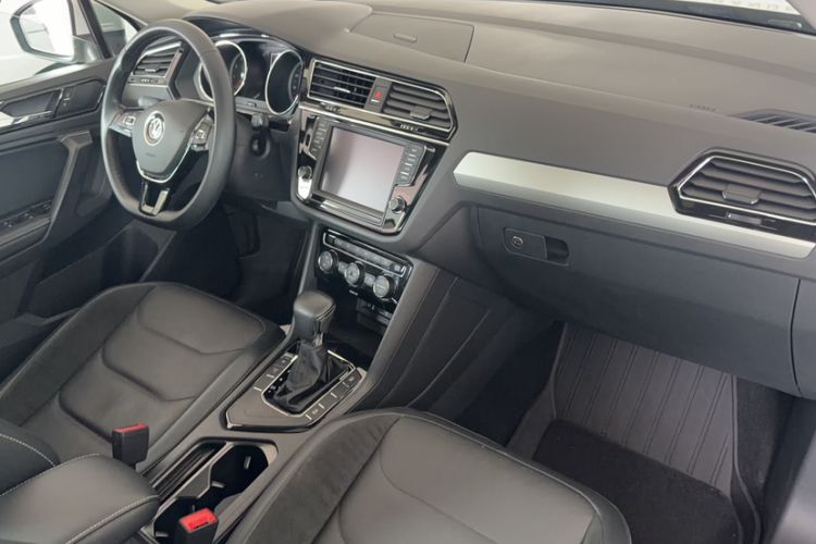 Used Volkswagen Tiguan L 2018 330TSI Automatic Two-Wheel Drive Luxury Edition Interior 5