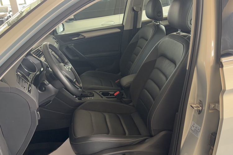 Used Volkswagen Tiguan L 2018 330TSI Automatic Two-Wheel Drive Luxury Edition Interior 7