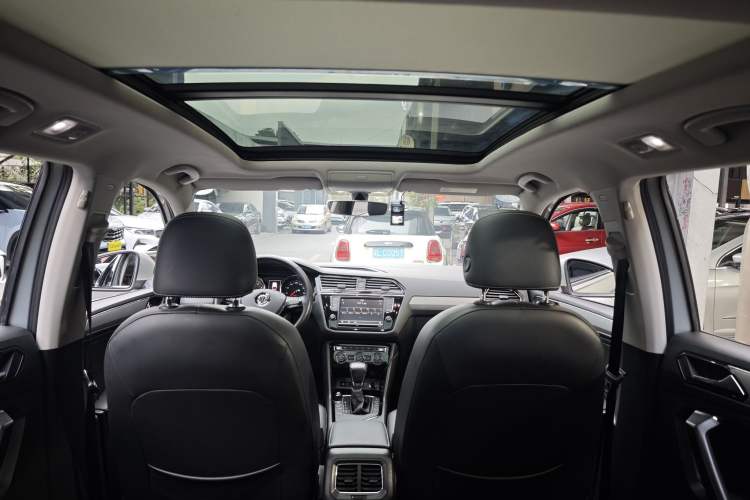 Used Volkswagen Tiguan L 2018 330TSI Automatic Two-Wheel Drive Flagship Edition Interior 8