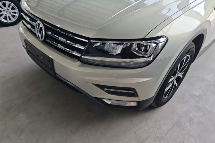 Used Volkswagen Tiguan L 2018 Revised Version 330TSI Automatic Two-Wheel Drive Comfort Edition Left Front Headlight