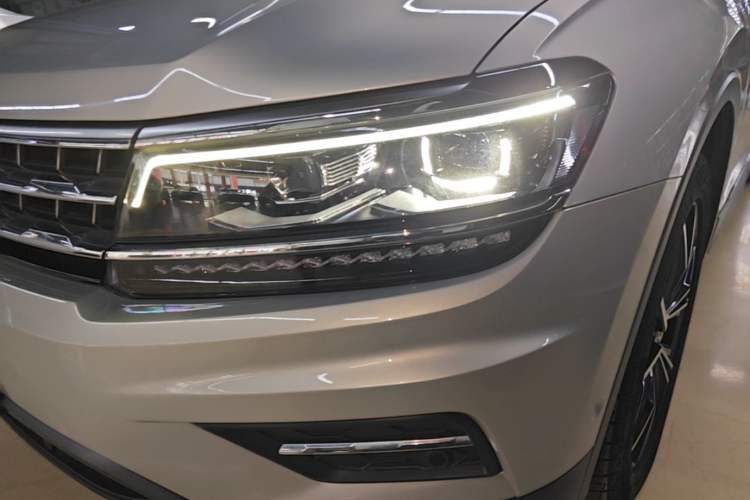 Used Volkswagen Tiguan L 2018 330TSI Automatic Two-Wheel Drive Flagship Edition Left Front Headlight
