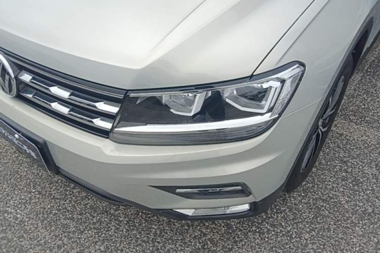 Used Volkswagen Tiguan L 2018 Revised Version 330TSI Automatic Two-Wheel Drive Comfort Edition Left Front Headlight