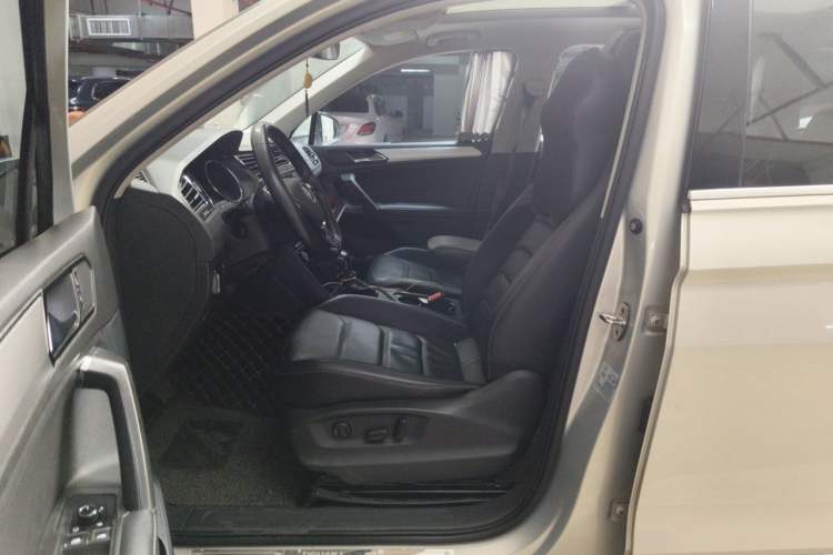Used Volkswagen Tiguan L 2018 330TSI Automatic Two-Wheel Drive Luxury Edition Left Front Seat