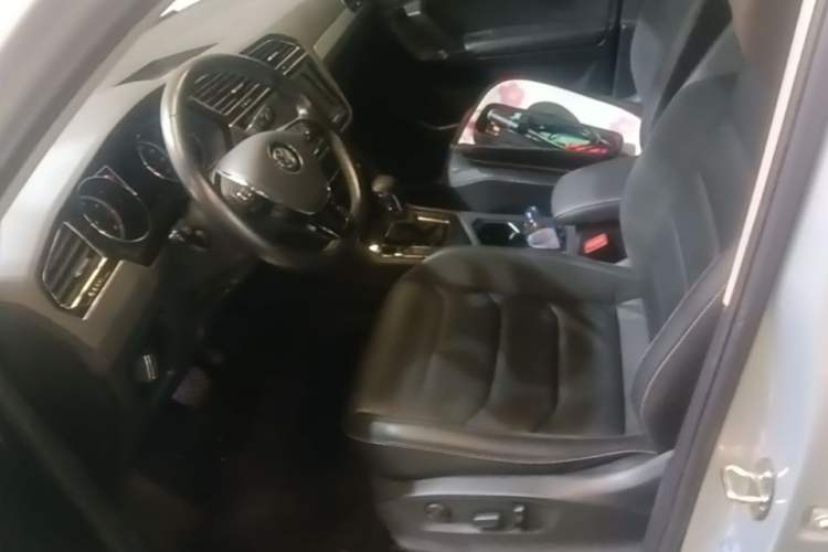 Used Volkswagen Tiguan L 2018 Revised Version 330TSI Automatic Two-Wheel Drive Comfort Edition Left Front Seat
