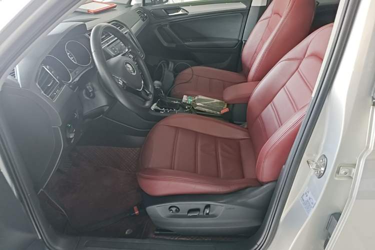 Used Volkswagen Tiguan L 2018 330TSI Automatic Two-Wheel Drive Luxury Edition Left Front Seat